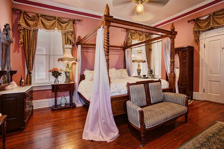 Room 104 of 162