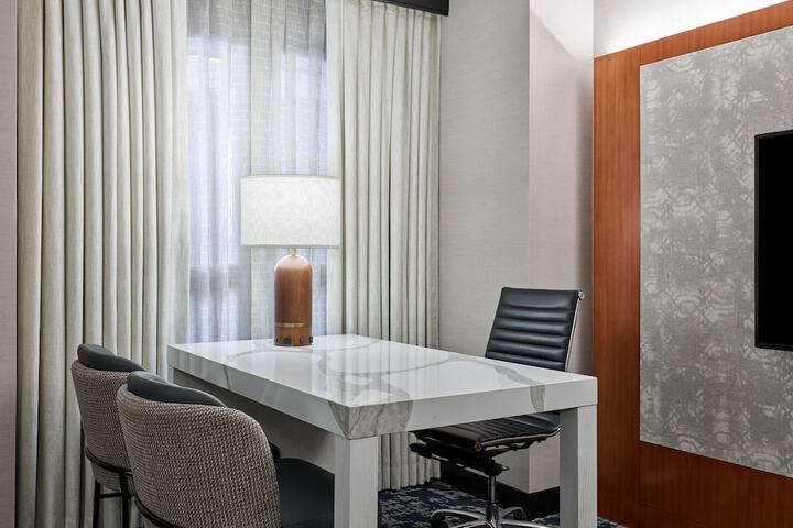 Room 27 of 51