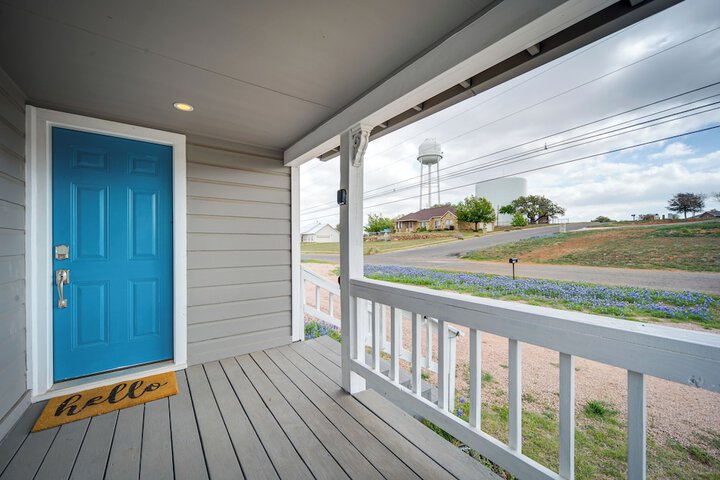 Pet-friendly Texas Retreat w / Deck & Gas Grill!