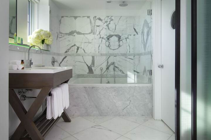 Room 32 of 54