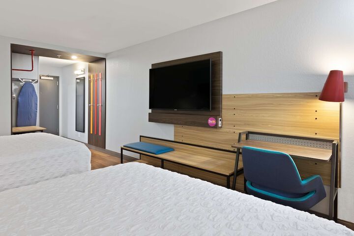 Room 25 of 41