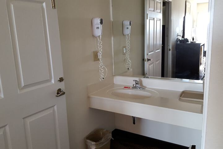 Room 34 of 66