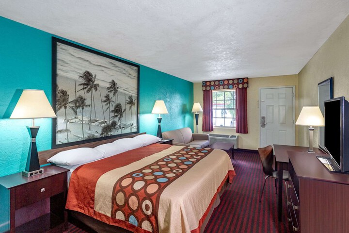 Room 17 of 22