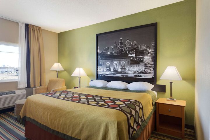 Room 6 of 14
