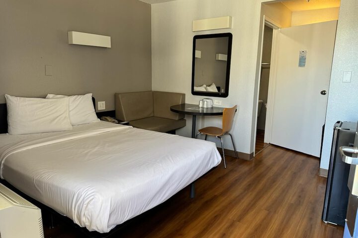 Room 30 of 43