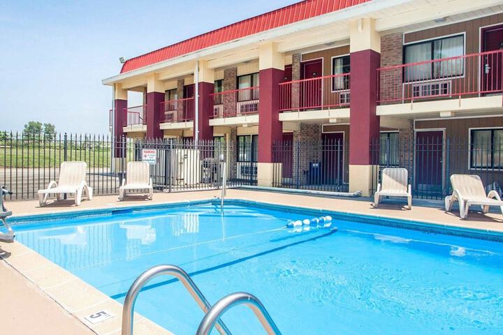 Pool 4 of 28