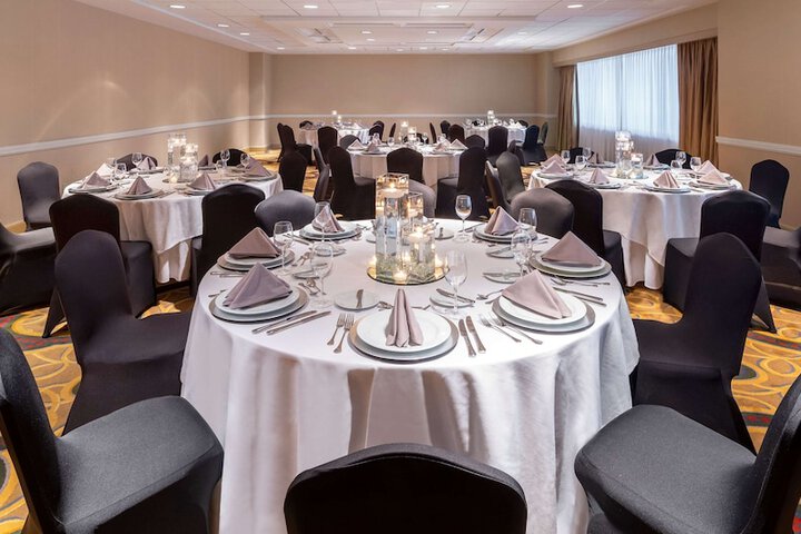 Hilton Indianapolis Hotel & Suites