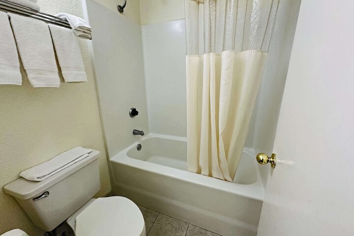 Room 10 of 25
