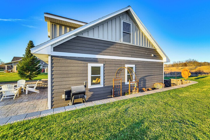 Lakefront Gem: Grills & Fire Pit in Dent