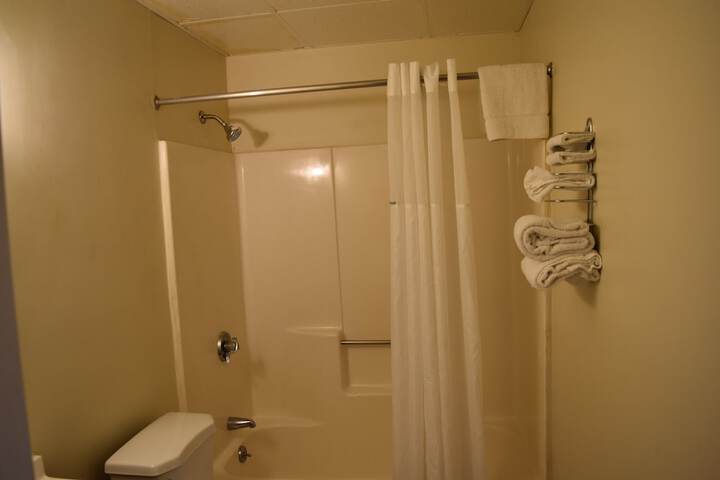 Room 5 of 8