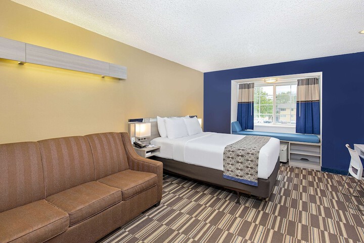 Room 25 of 27