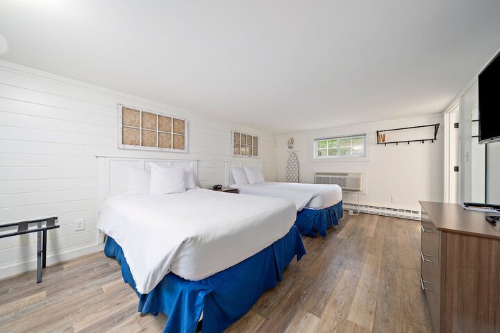 Sandwich Inn and Suites