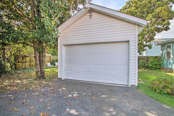 Cottage w / Yard Walk to Historic Attractions