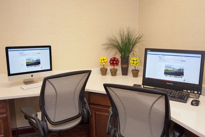 Business Center 40 of 41
