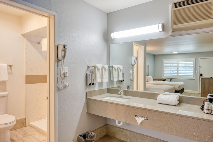 Room 12 of 48