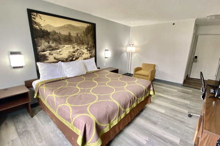 Room 9 of 17