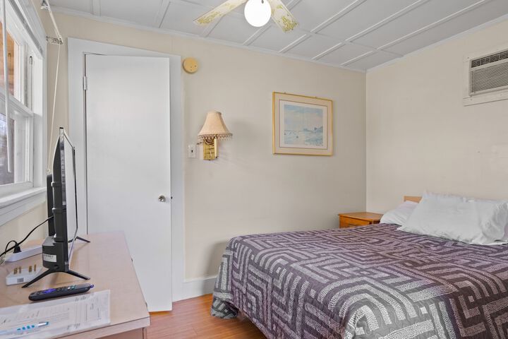 Beach Motel & Suites