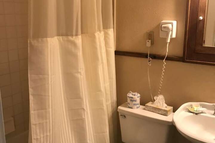 Room 33 of 67