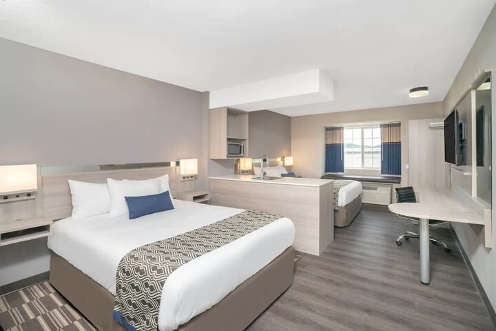 Room 10 of 18