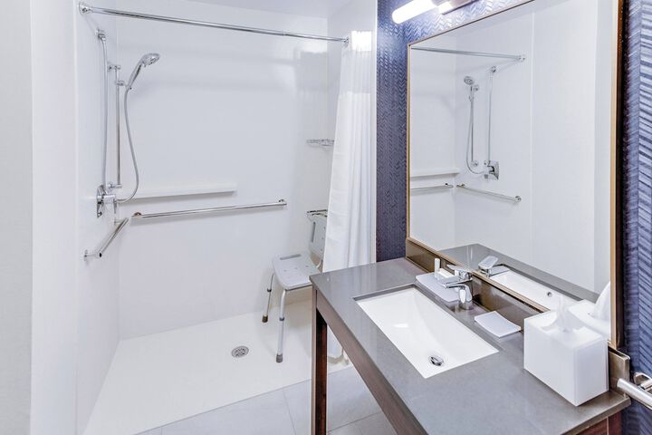 Fairfield Inn and Suites by Marriott Youngstown Austintown