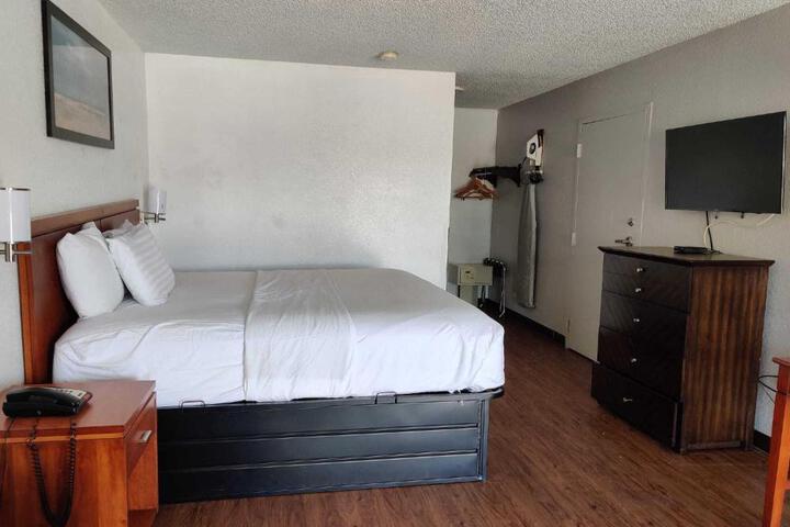 Travelodge Suites by Wyndham MacClenny