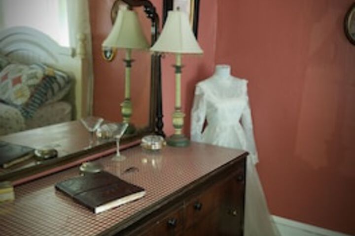 Hatfield McCoy House Inn