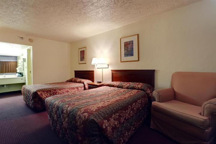 Room 6 of 14