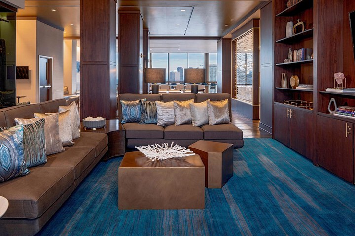 Lounge 75 of 89