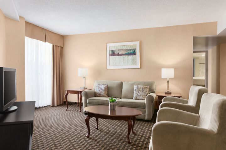 Ramada by Wyndham Belleville Harbourview Conference Centre