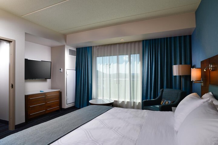 Room 10 of 33