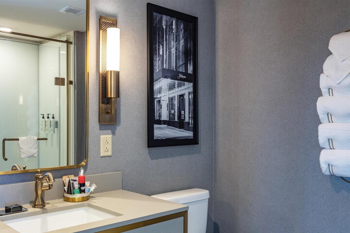 The Yorktowne Hotel Tapestry Collection by Hilton