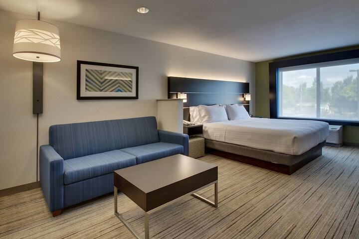 Holiday Inn Express & Suites Morris by IHG
