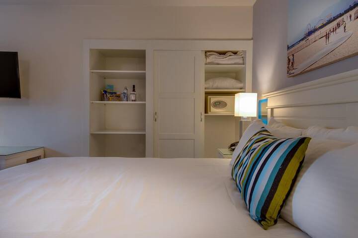 Room 28 of 49