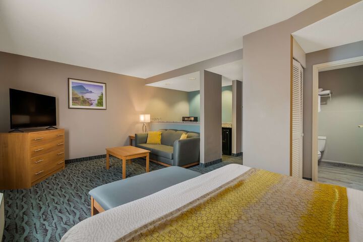 Best Western Plus Executive Court Inn & Conference Center