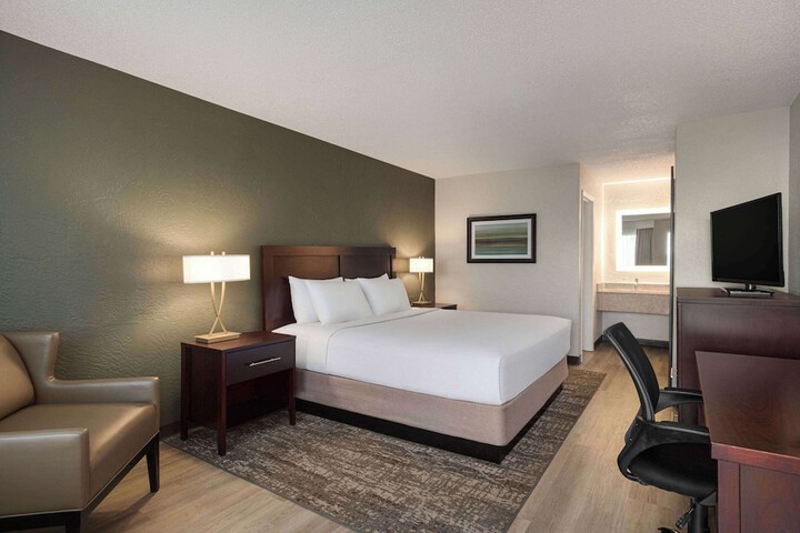 Room 40 of 76
