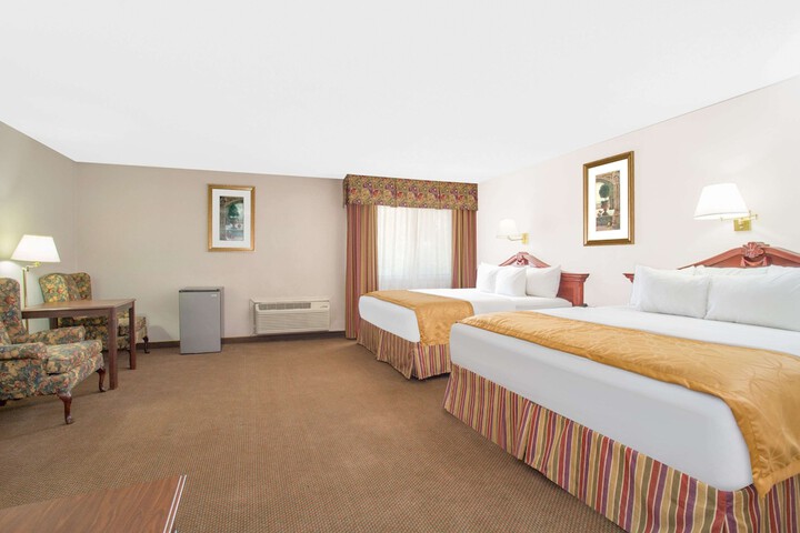 Days Inn & Suites by Wyndham Red Rock-Gallup