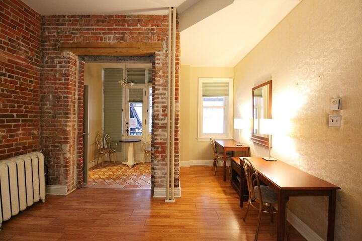 Room 25 of 40