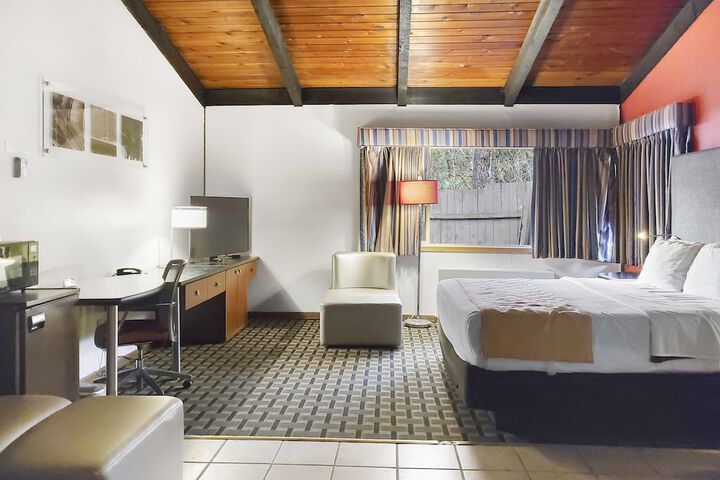 Room 5 of 26