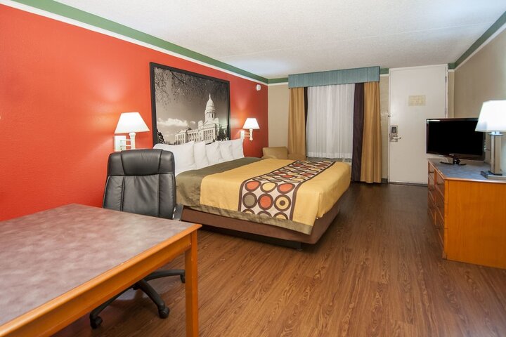 Room 11 of 13