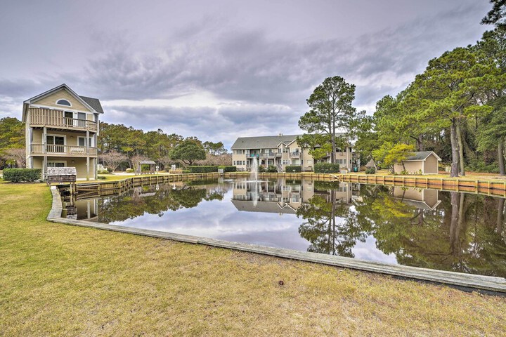 Coastal Home w / Community Pool 2 Miles to Beach!