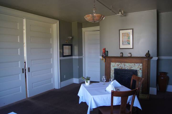 Room 13 of 32