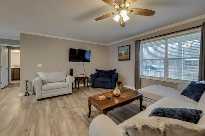 Family-friendly Home w / Deck Near Colonial Beach!