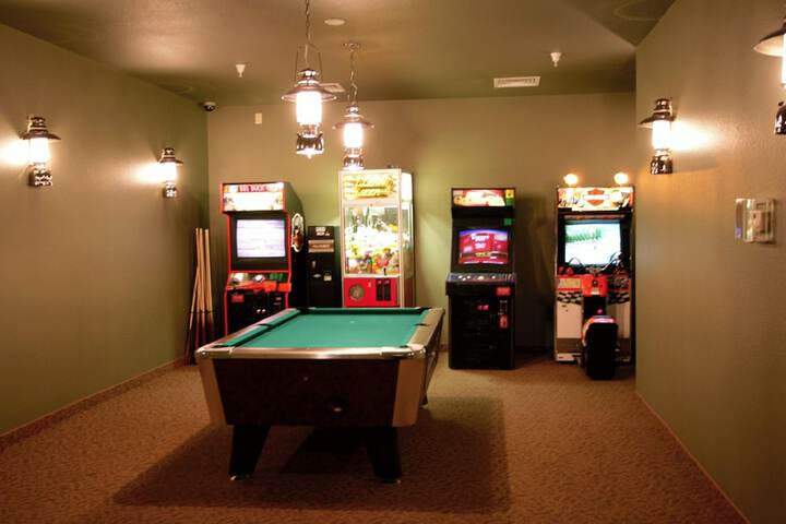 Room 9 of 16