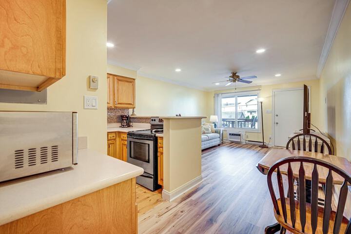 Steps to Sand & Surf! Couples Haven in Brigantine
