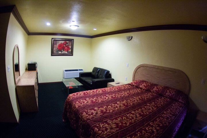 Room 25 of 43
