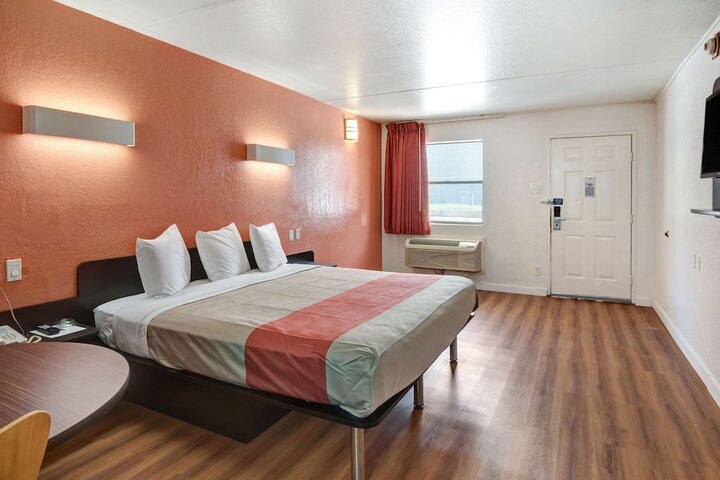 Room 16 of 30