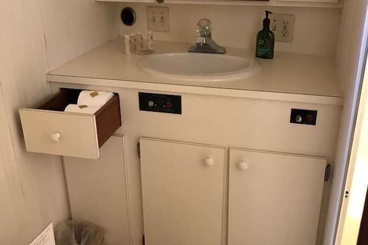 Room 10 of 29