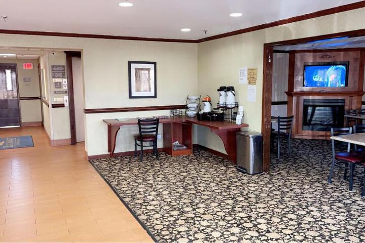 Baymont by Wyndham Battle Creek / I-94