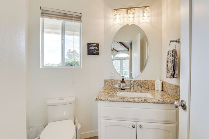 San Marcos Getaway w / Deck & Lake Views!