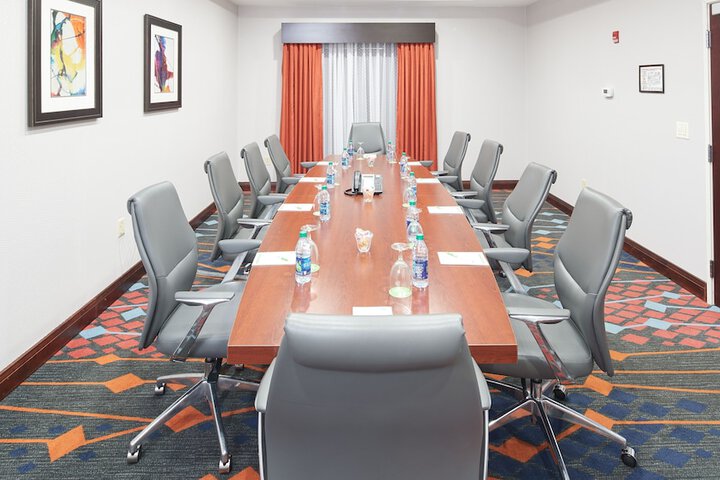 Holiday Inn & Suites Stockbridge / Atlanta I-75 by IHG